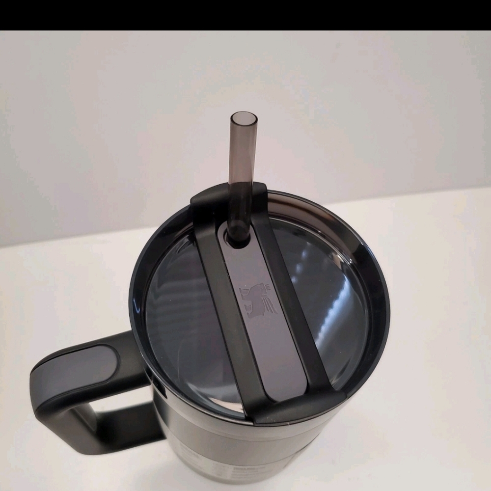Stanley "BLACK GLOW" 40 oz Flowstate Quencher Tumbler w/ straw & handle. NEW - Picture 5 of 6
